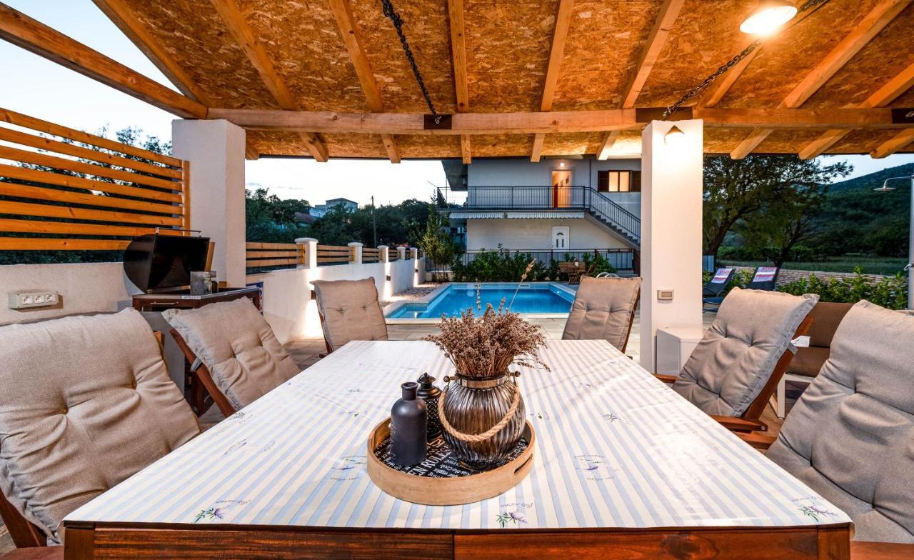 Central Dalmatian Pool&Grill House Gustirna Bagian luar foto